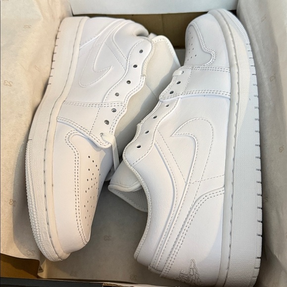 Brand New Jordan 1- Mens - Picture 2 of 6